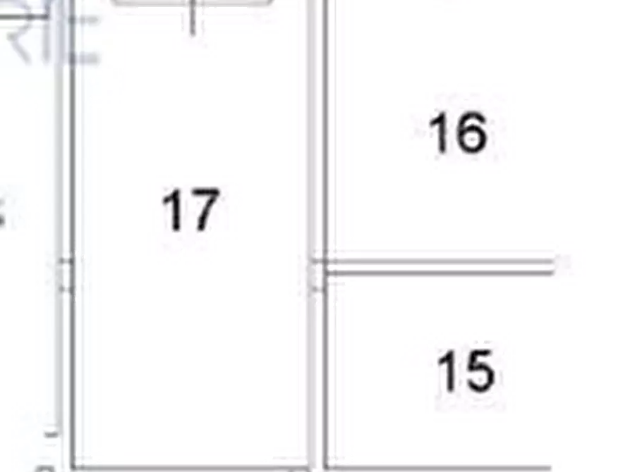 Immagine 12 di Garage in vendita  in Viale di Tor di Quinto a Roma