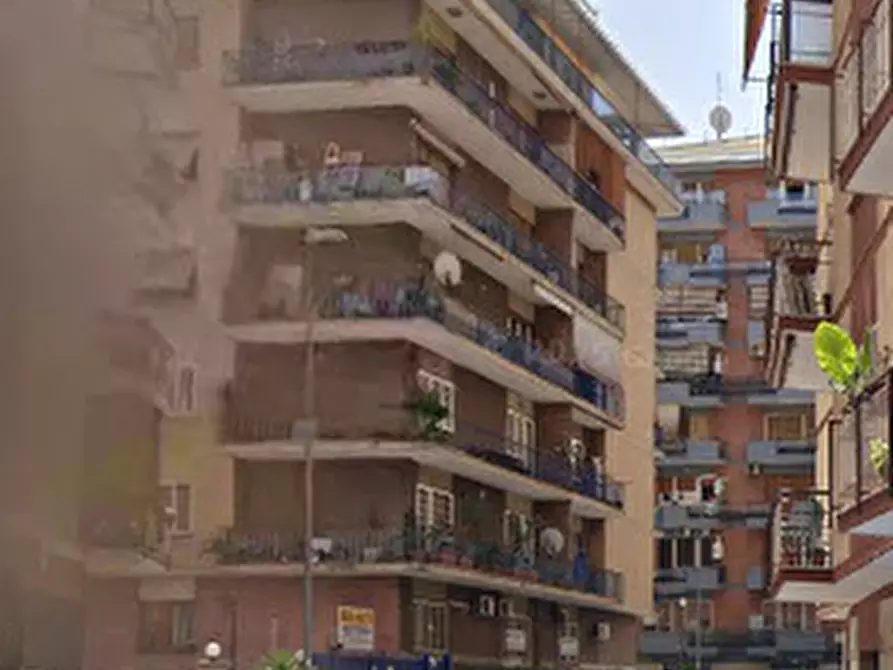 Immagine 2 di Appartamento in vendita  in Via Argentina Altobelli a Roma