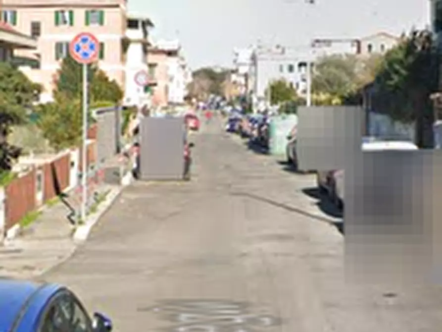 Immagine 10 di Garage in vendita  in Via delle Ciliegie a Roma