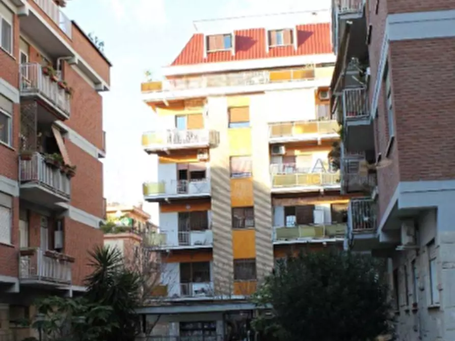 Immagine 1 di Appartamento in vendita  in Via Cornelio Magni a Roma