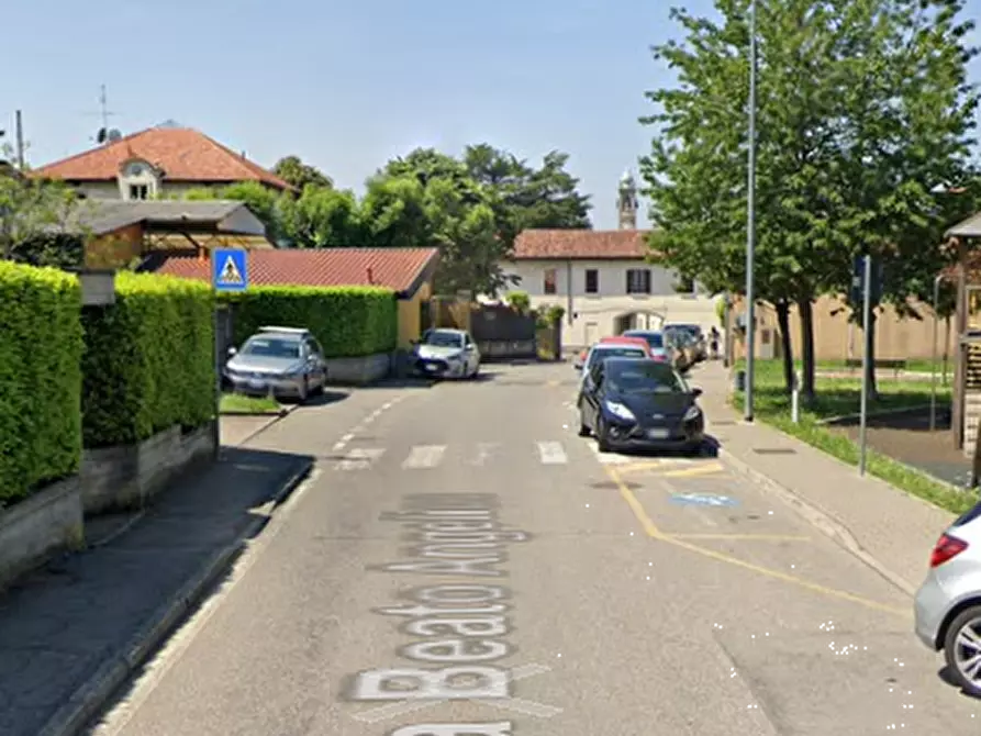 Immagine 4 di Posto auto in vendita  in Via Beato Angelico a Besana In Brianza