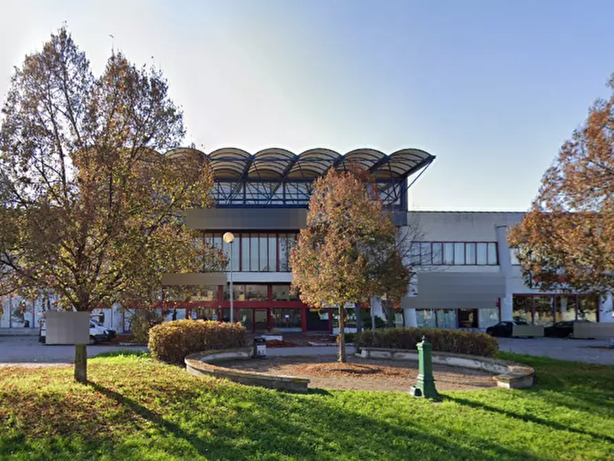 Immagine 1 di Negozio in vendita  in Via per Canegrate  a Legnano