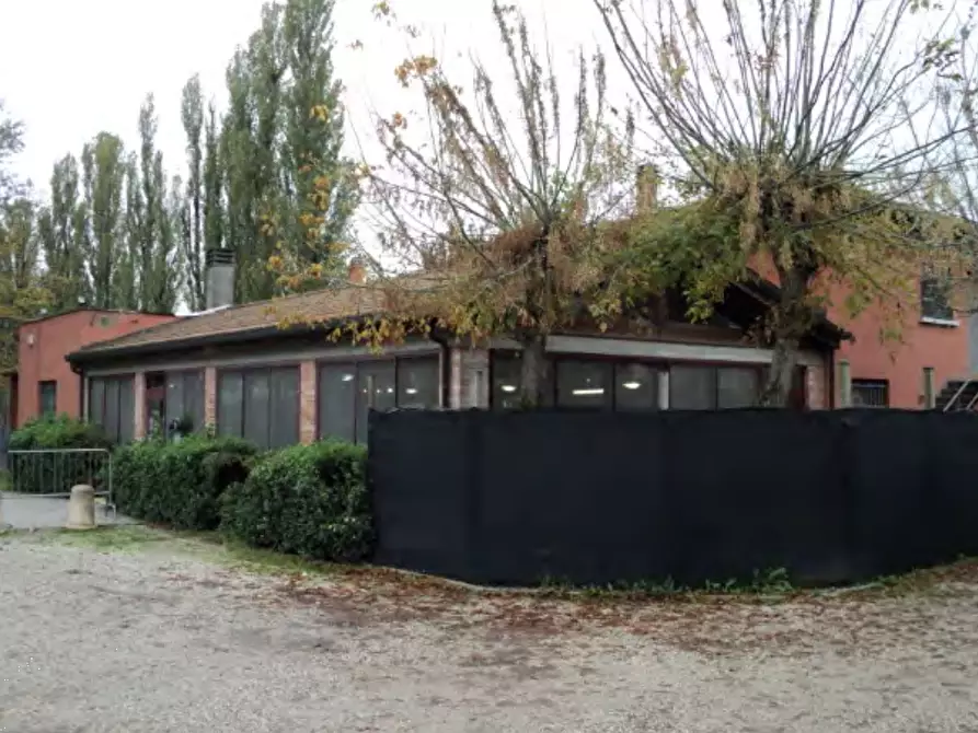 Immagine 1 di Negozio in vendita  in Via Crevalcore a San Giovanni In Persiceto