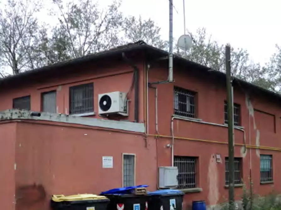 Immagine 2 di Negozio in vendita  in Via Crevalcore a San Giovanni In Persiceto