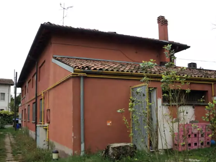 Immagine 3 di Negozio in vendita  in Via Crevalcore a San Giovanni In Persiceto