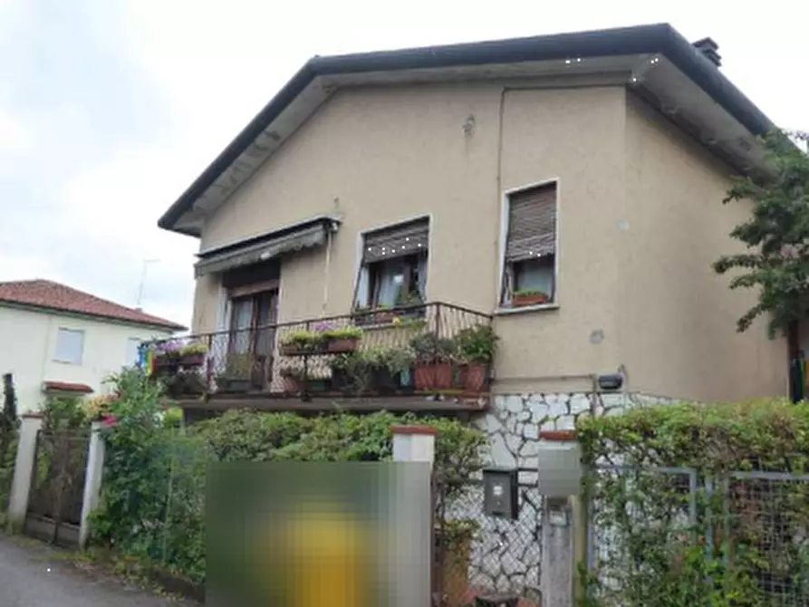 Immagine 1 di Casa indipendente in vendita  in via Gruppo Conegliano a Treviso
