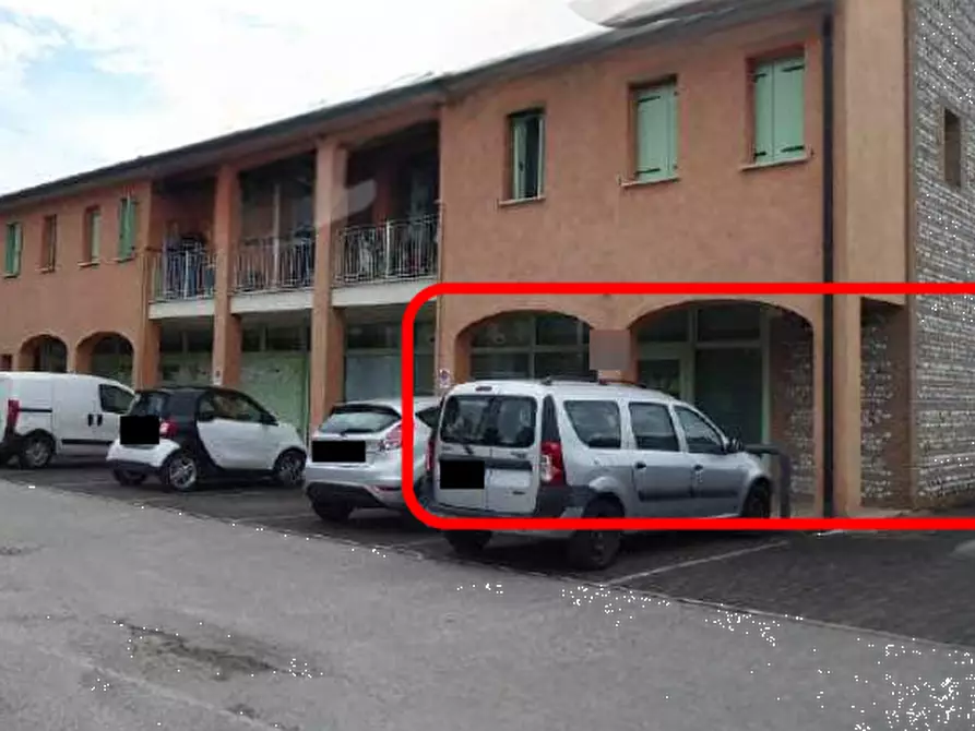 Immagine 10 di Negozio in vendita  in Piazza Vittorio Veneto a Breda Di Piave
