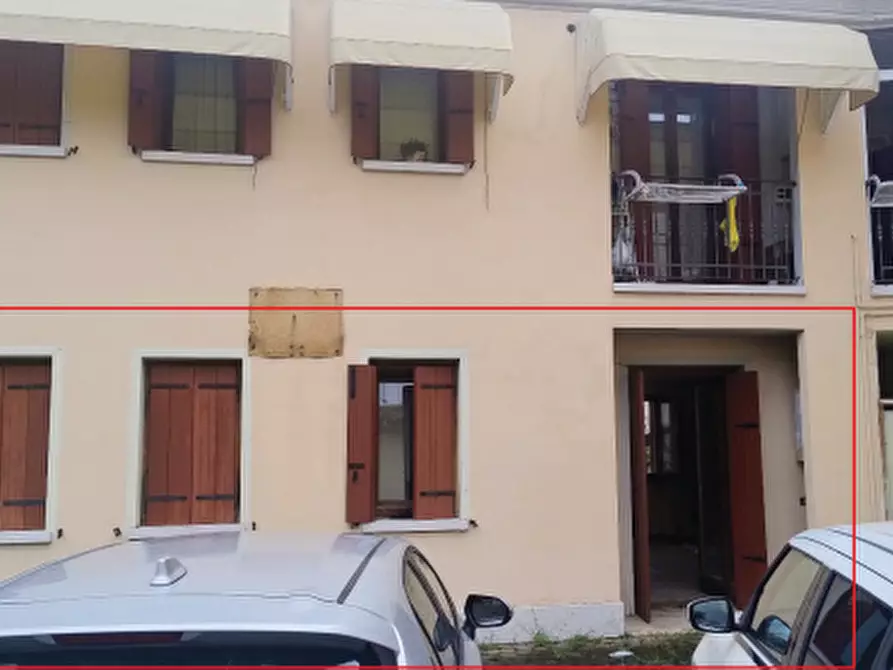 Immagine 1 di Appartamento in vendita  in  Via Castello  a Sernaglia Della Battaglia