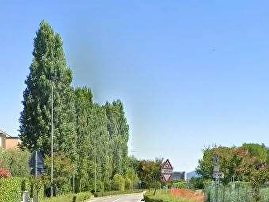 Immagine 2 di Negozio in vendita  in Via Mazzarona a Sirmione