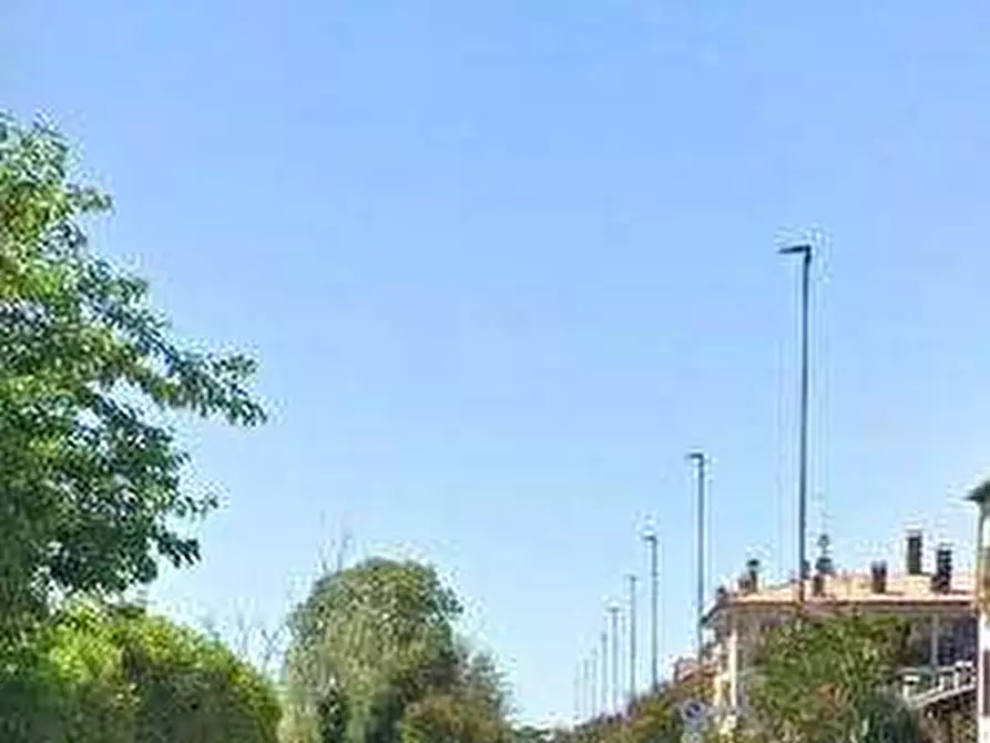 Immagine 3 di Negozio in vendita  in Via Mazzarona a Sirmione