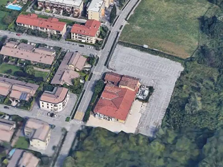 Immagine 6 di Negozio in vendita  in Via Mazzarona a Sirmione