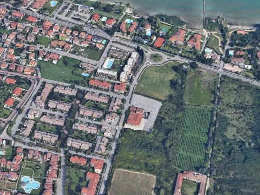 Immagine 7 di Negozio in vendita  in Via Mazzarona a Sirmione