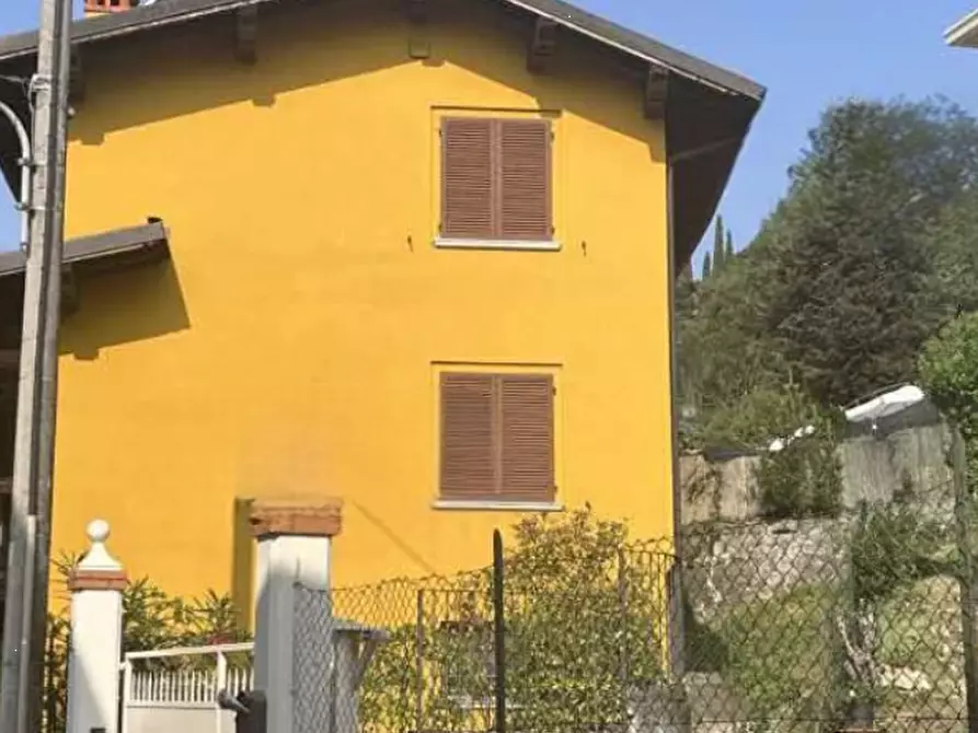 Immagine 1 di Porzione di casa in vendita  in Via Pineta a Nave