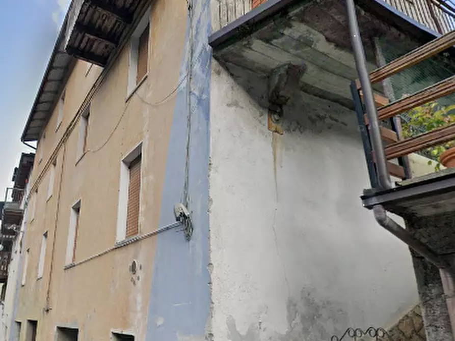 Immagine 2 di Appartamento in vendita  in  Via Trento a Saviore Dell'adamello