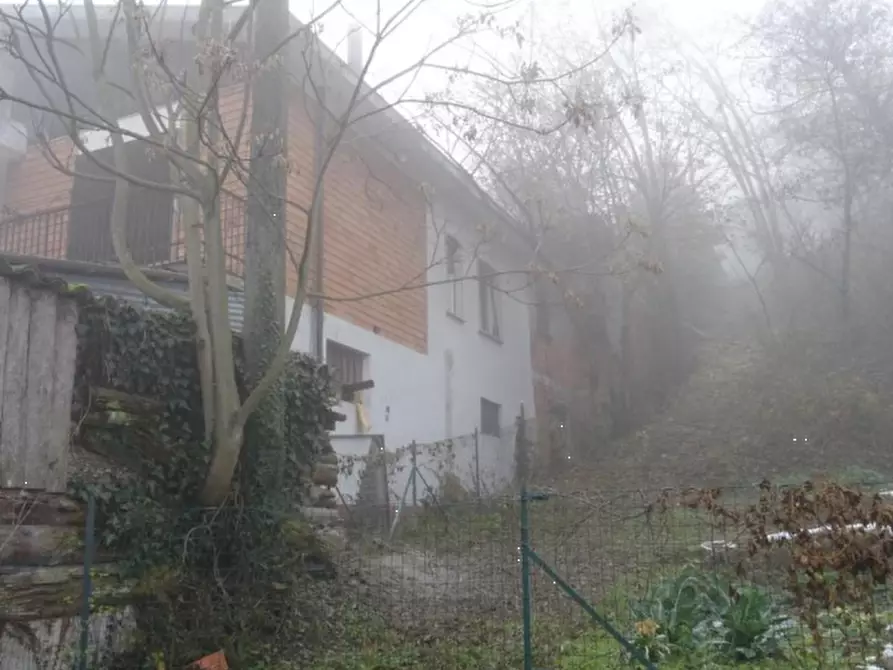 Immagine 3 di Negozio in vendita  in Via della Boatta a Fortunago