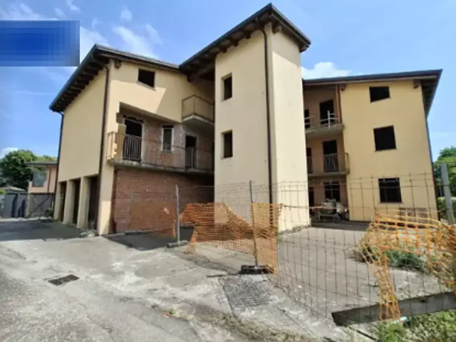 Immagine 1 di Stabile in vendita  in Viale Loreto a Sannazzaro De' Burgondi