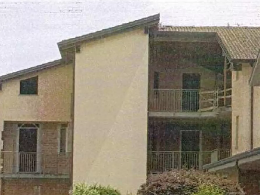 Immagine 2 di Stabile in vendita  in Viale Loreto a Sannazzaro De' Burgondi