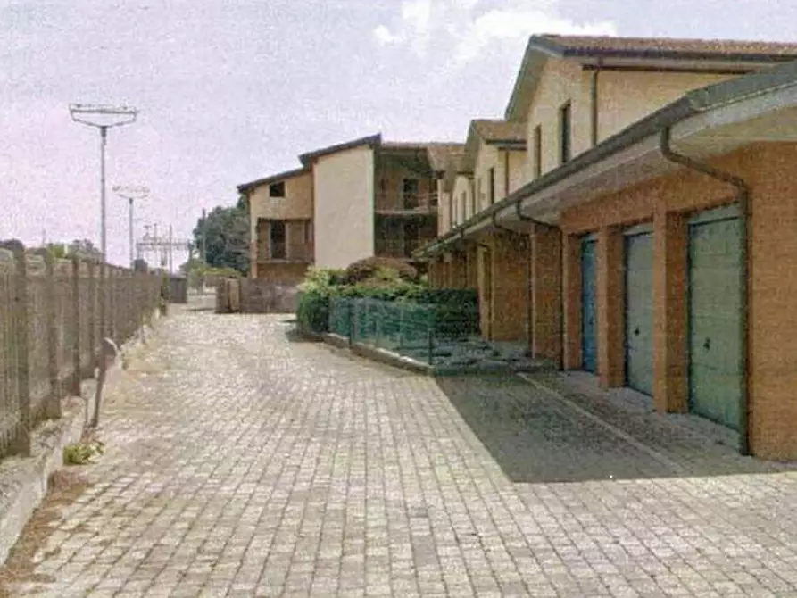 Immagine 3 di Stabile in vendita  in Viale Loreto a Sannazzaro De' Burgondi