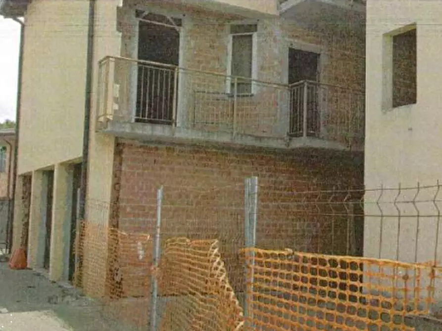 Immagine 7 di Stabile in vendita  in Viale Loreto a Sannazzaro De' Burgondi