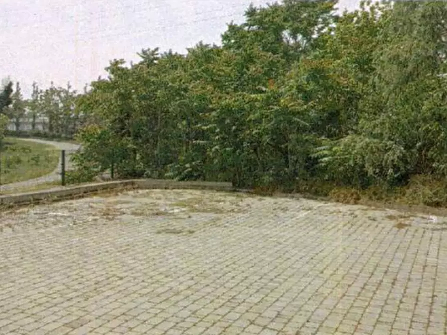 Immagine 12 di Stabile in vendita  in Viale Loreto a Sannazzaro De' Burgondi