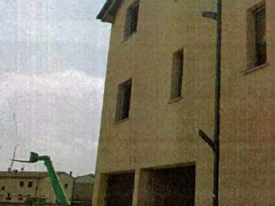 Immagine 15 di Stabile in vendita  in Viale Loreto a Sannazzaro De' Burgondi
