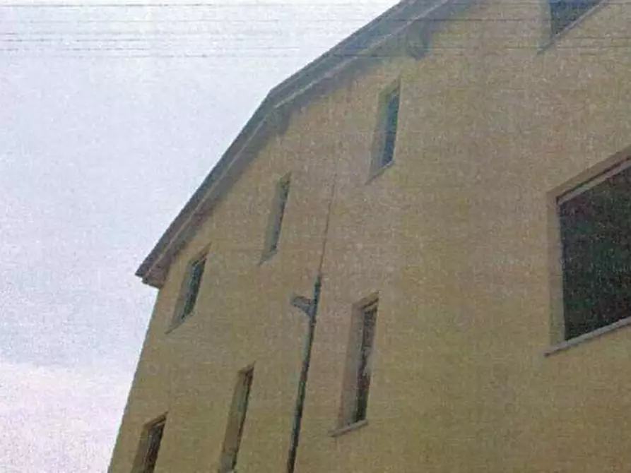Immagine 16 di Stabile in vendita  in Viale Loreto a Sannazzaro De' Burgondi