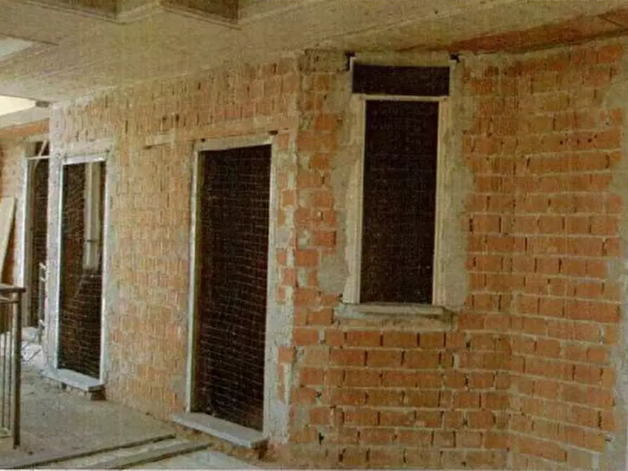 Immagine 17 di Stabile in vendita  in Viale Loreto a Sannazzaro De' Burgondi