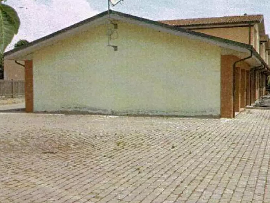 Immagine 19 di Stabile in vendita  in Viale Loreto a Sannazzaro De' Burgondi