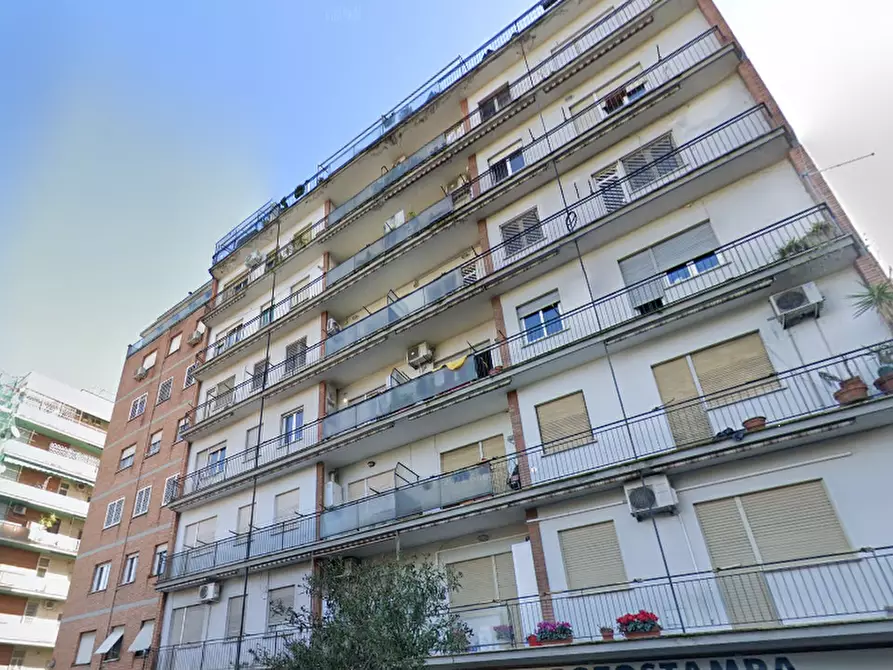 Immagine 8 di Appartamento in vendita  in Via Tiberio Imperatore a Roma