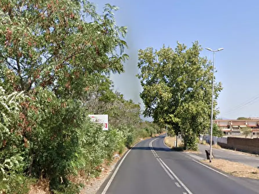 Immagine 9 di Negozio in vendita  in Via Busachi a Roma