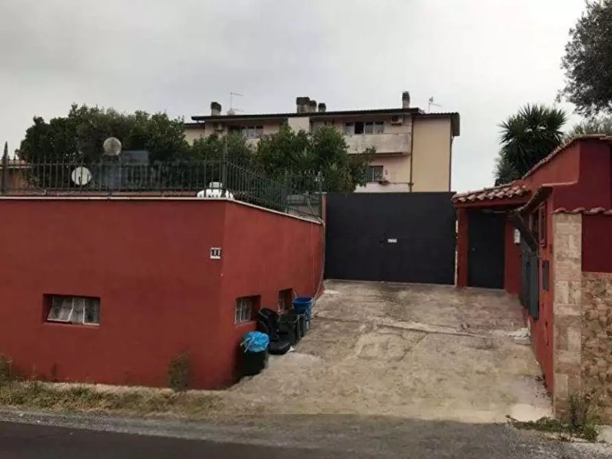 Immagine 2 di Appartamento in vendita  in Via Francolise a Roma