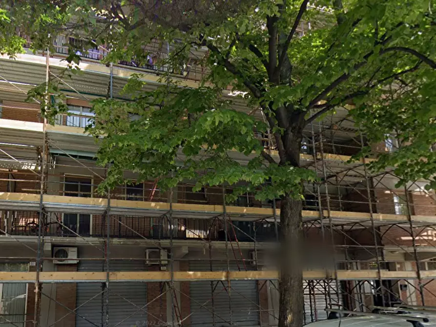 Immagine 3 di Negozio in vendita  in Via Arenzano a Modena