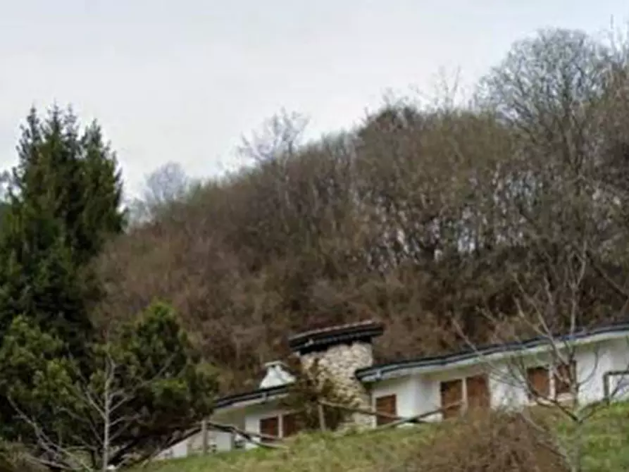 Immagine 1 di Villa in vendita  in Via Generale Graziani a Ferrara Di Monte Baldo