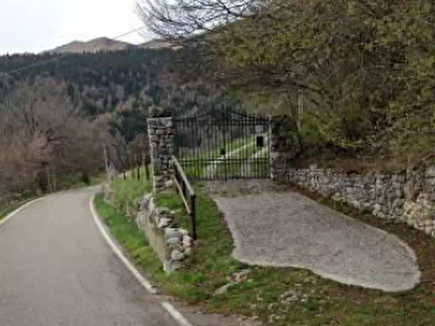 Immagine 9 di Villa in vendita  in Via Generale Graziani a Ferrara Di Monte Baldo