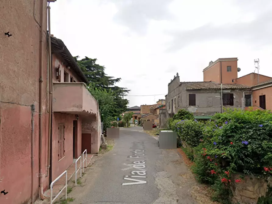 Immagine 9 di Porzione di casa in vendita  in Via Silvestri a Roma