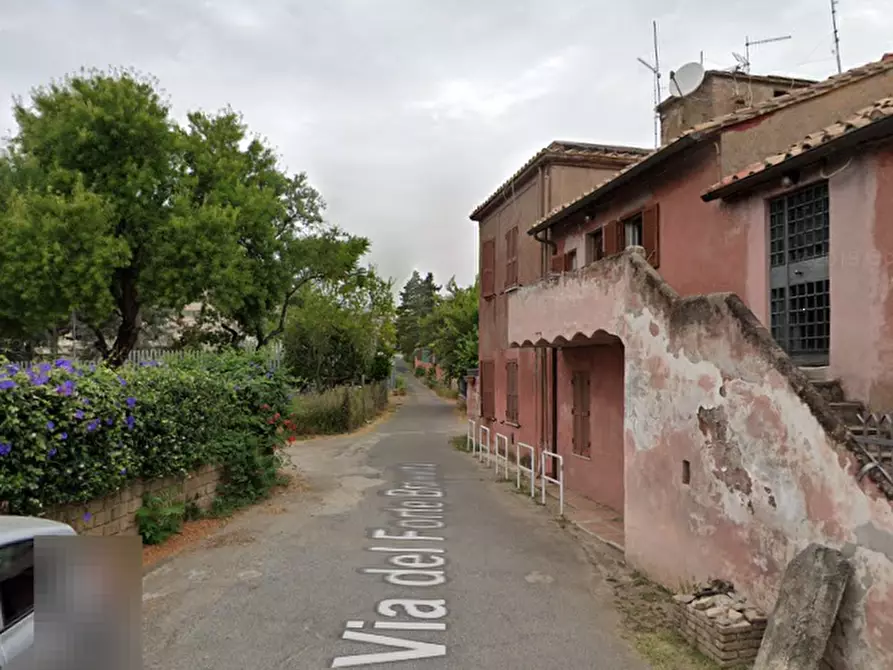 Immagine 12 di Porzione di casa in vendita  in Via Silvestri a Roma