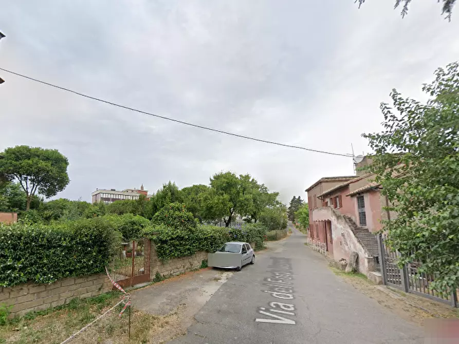 Immagine 18 di Porzione di casa in vendita  in Via Silvestri a Roma