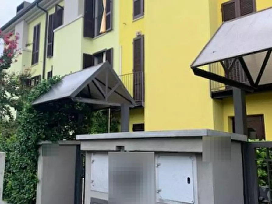 Immagine 1 di Porzione di casa in vendita  in Via Einaudi a Colorno