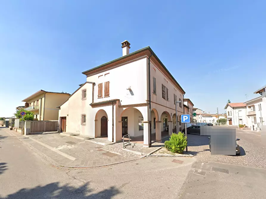 Immagine 4 di Negozio in vendita  in  Via XXV Aprile a Curtatone