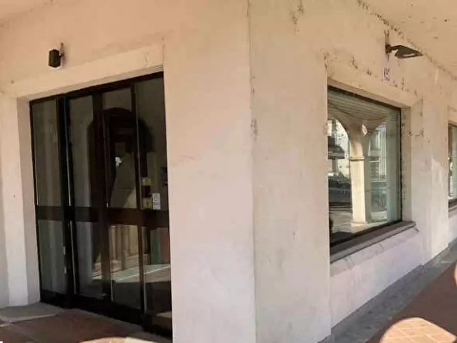 Immagine 6 di Negozio in vendita  in  Via XXV Aprile a Curtatone