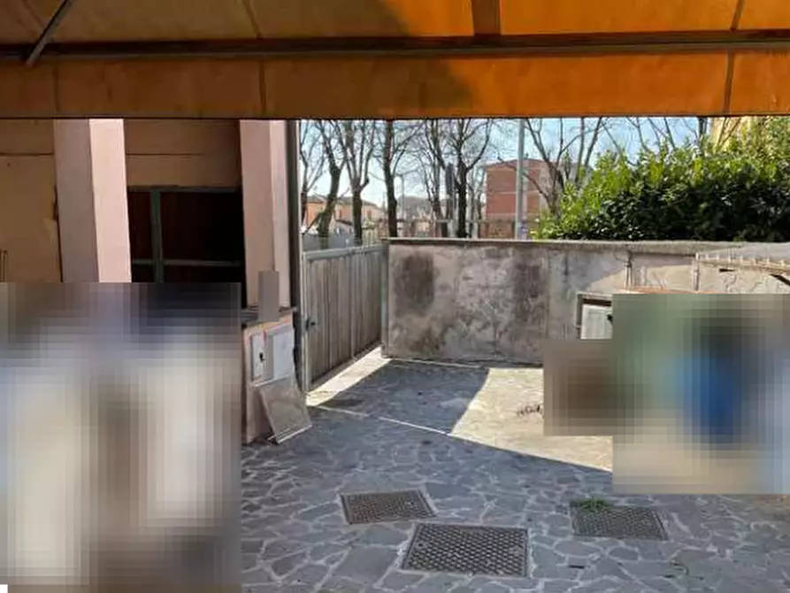 Immagine 11 di Negozio in vendita  in  Via XXV Aprile a Curtatone