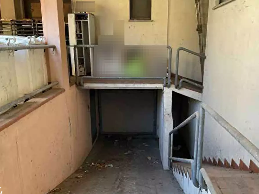 Immagine 12 di Negozio in vendita  in  Via XXV Aprile a Curtatone