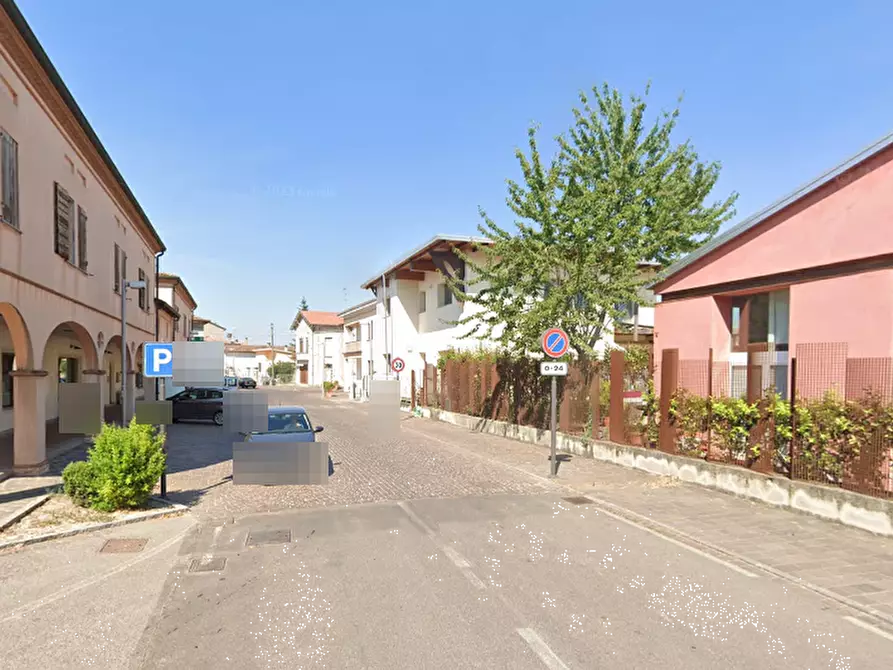 Immagine 13 di Negozio in vendita  in  Via XXV Aprile a Curtatone