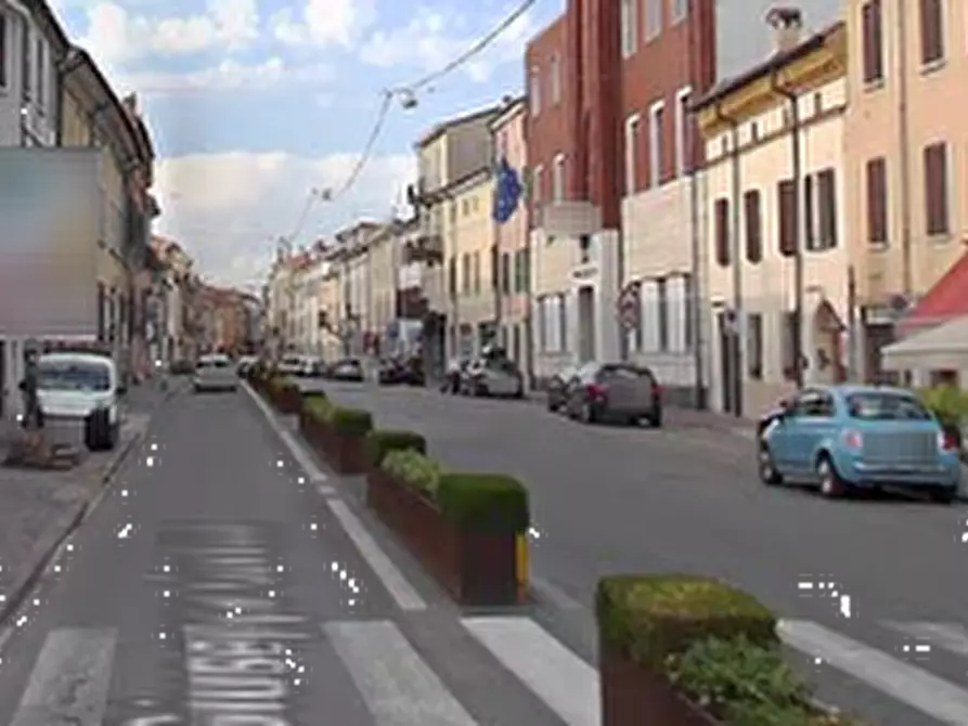 Immagine 11 di Appartamento in vendita  in Corso Garibaldi a Mantova