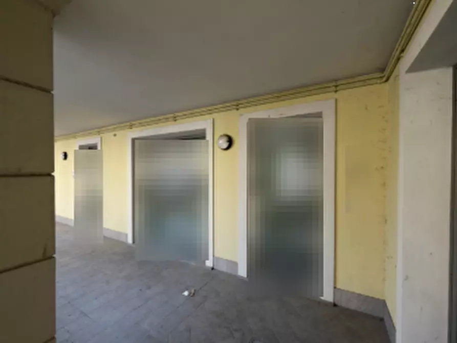 Immagine 2 di Negozio in vendita  in Via Dante Alighieri a Arluno