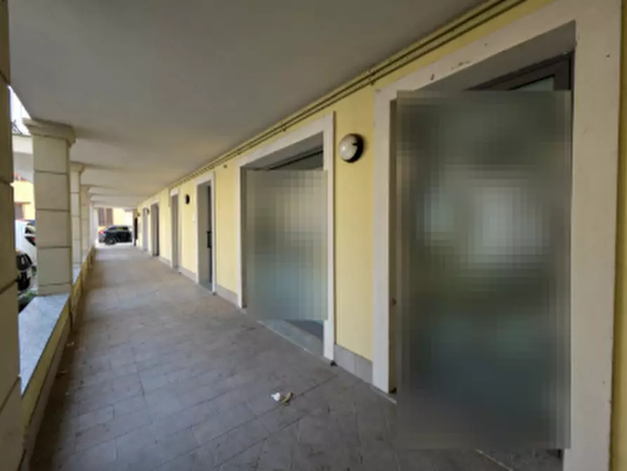 Immagine 1 di Negozio in vendita  in Via Dante Alighieri a Arluno