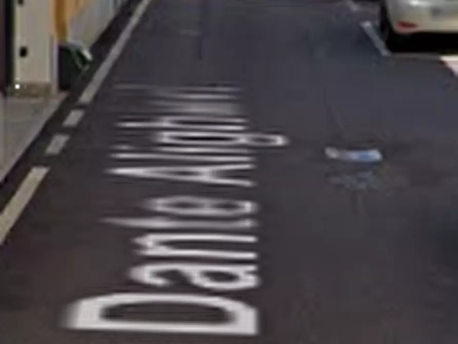 Immagine 7 di Negozio in vendita  in Via Dante Alighieri a Arluno