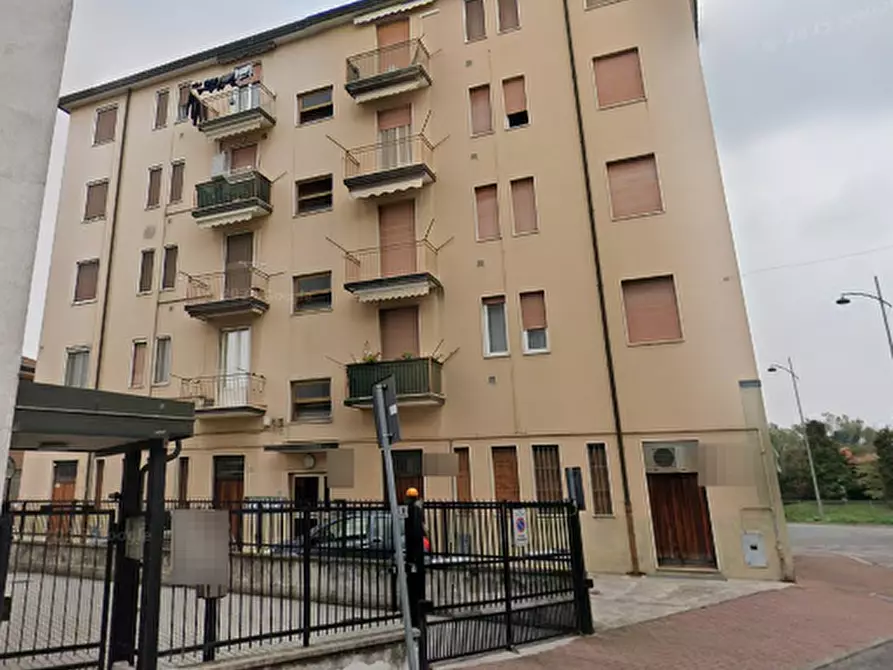 Immagine 1 di Appartamento in vendita  in Via Montello  a Pessano Con Bornago