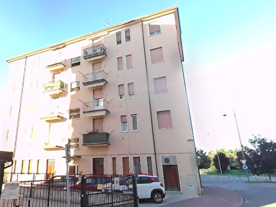 Immagine 5 di Appartamento in vendita  in Via Montello  a Pessano Con Bornago