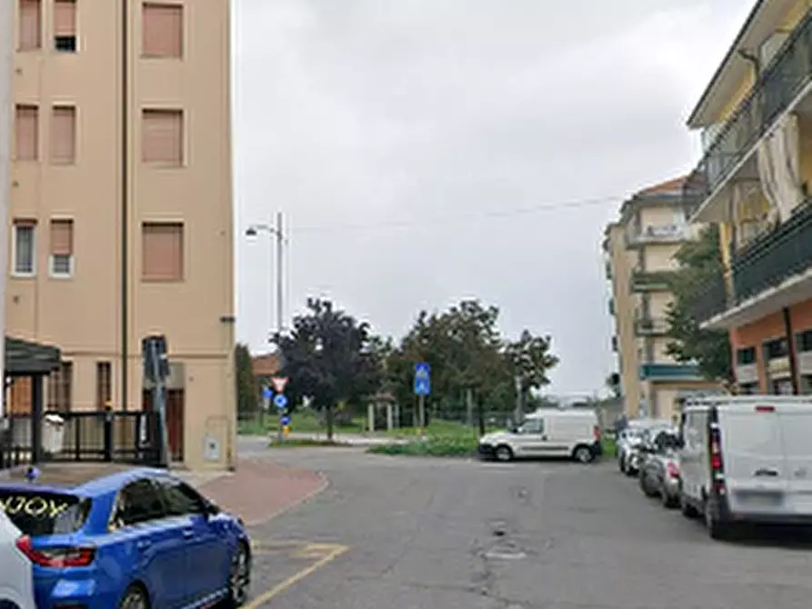 Immagine 7 di Appartamento in vendita  in Via Montello  a Pessano Con Bornago
